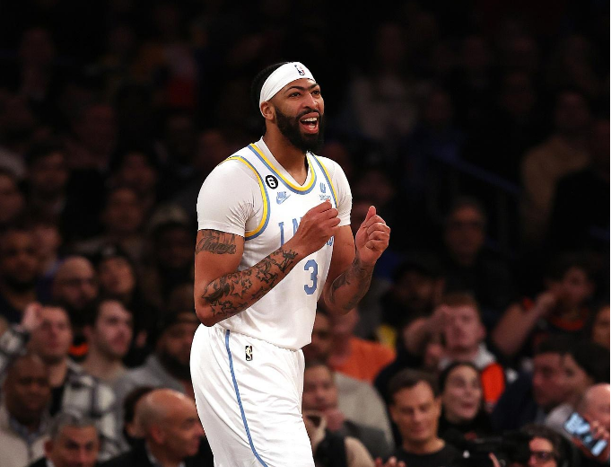  JackeyLove在湖人比赛中高光表现，出色防守引发热议！